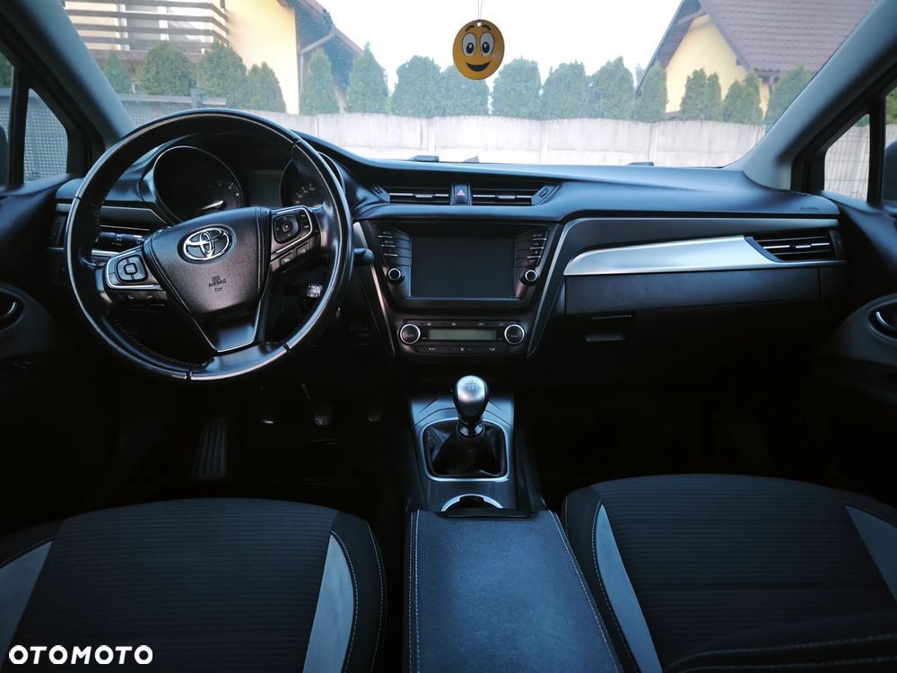 Toyota Avensis 1.8 Premium - 5