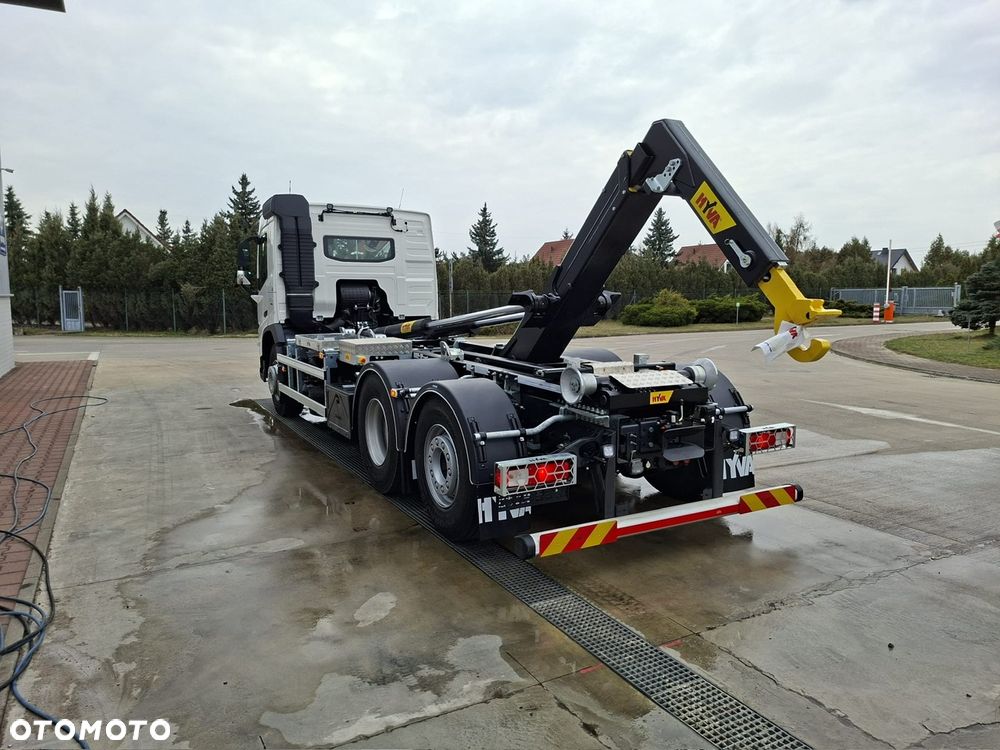Volvo FM 430 6x2 (kabina dzienna) + HYVA 20 T - 4