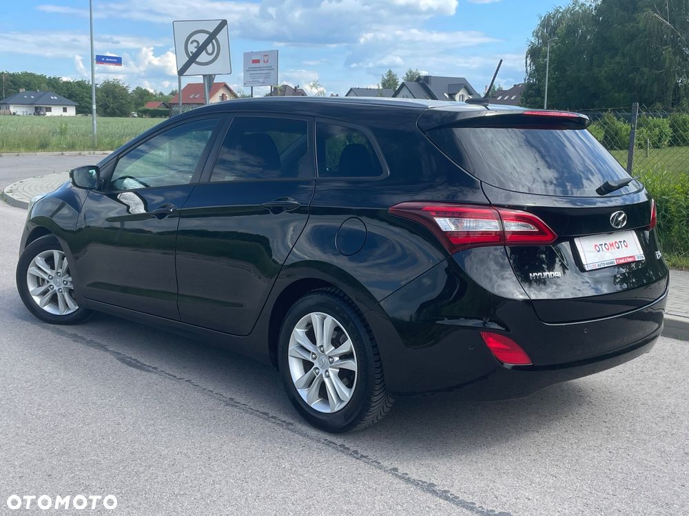 Hyundai i30 blue Kombi 1.6 CRDi Passion - 2