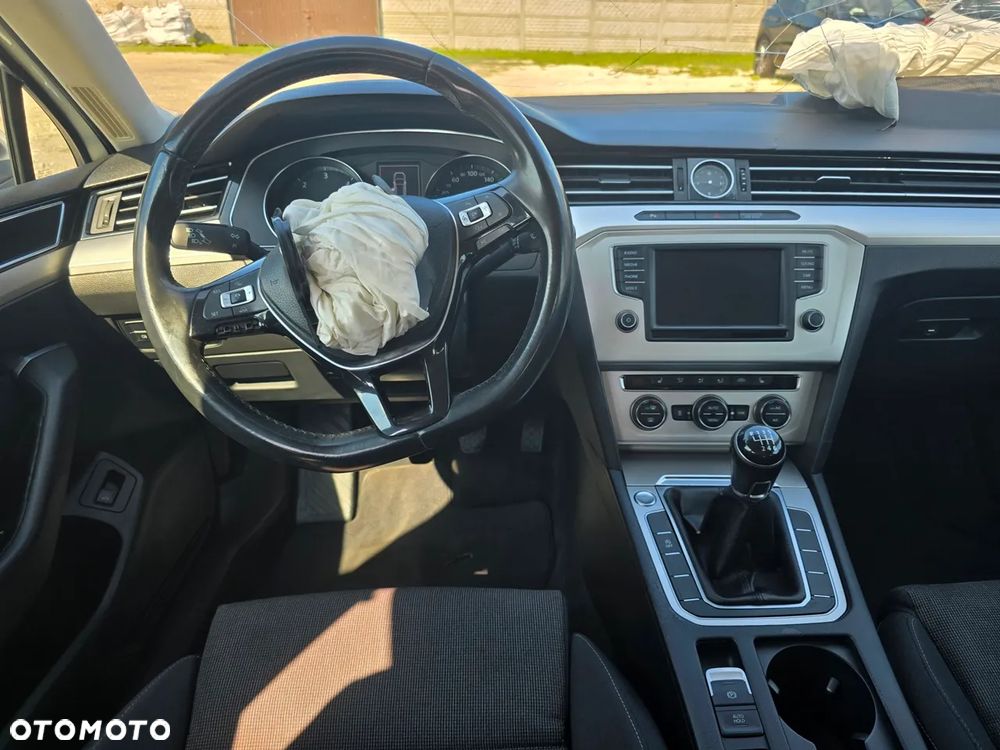 Volkswagen Passat 2.0 TDI (BlueMotion Technology) Trendline - 17