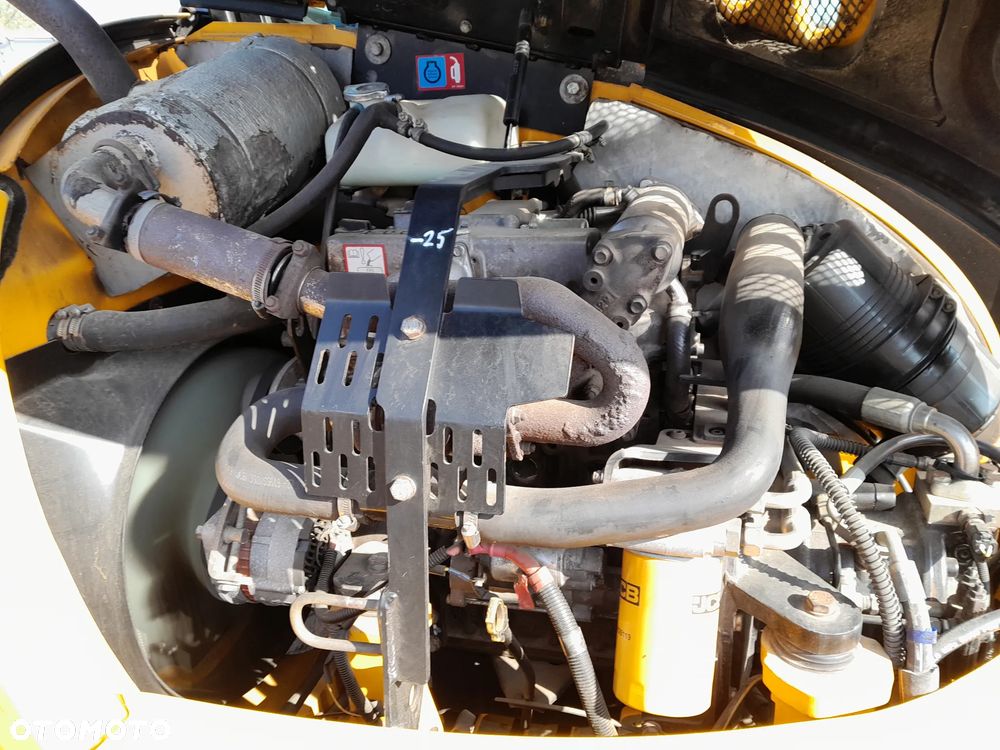 JCB 8065 RTS - 21