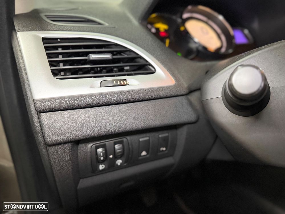 Renault Mégane 1.5 dCi Dynamique S - 16