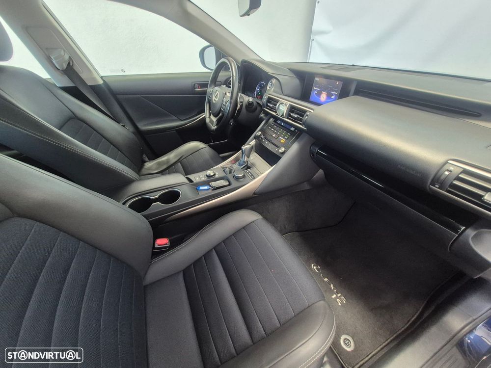 Lexus IS 300H Sport Edition - 24