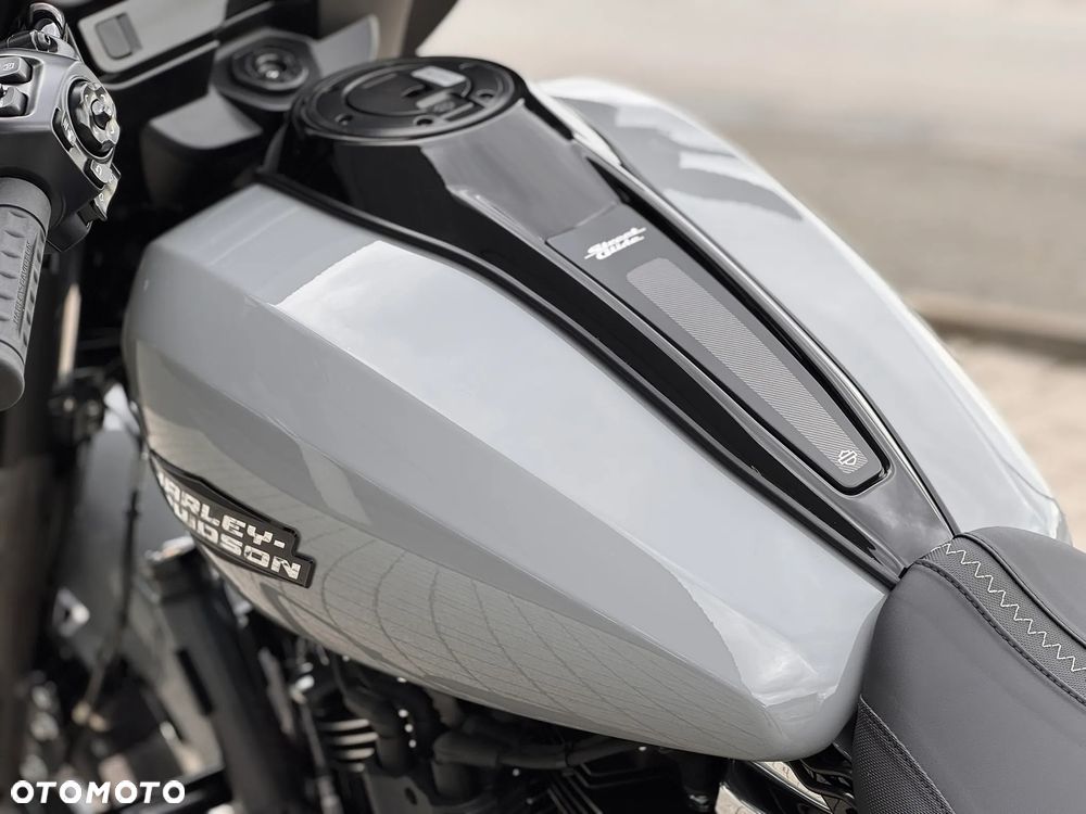 Harley-Davidson Touring Street Glide - 13