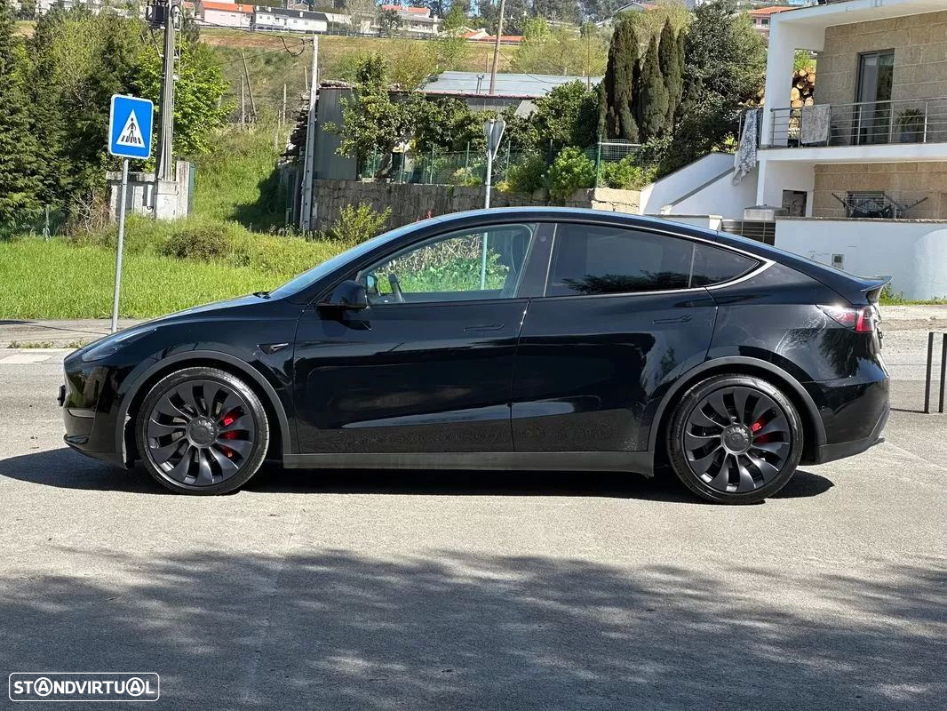 Tesla Model Y - 8