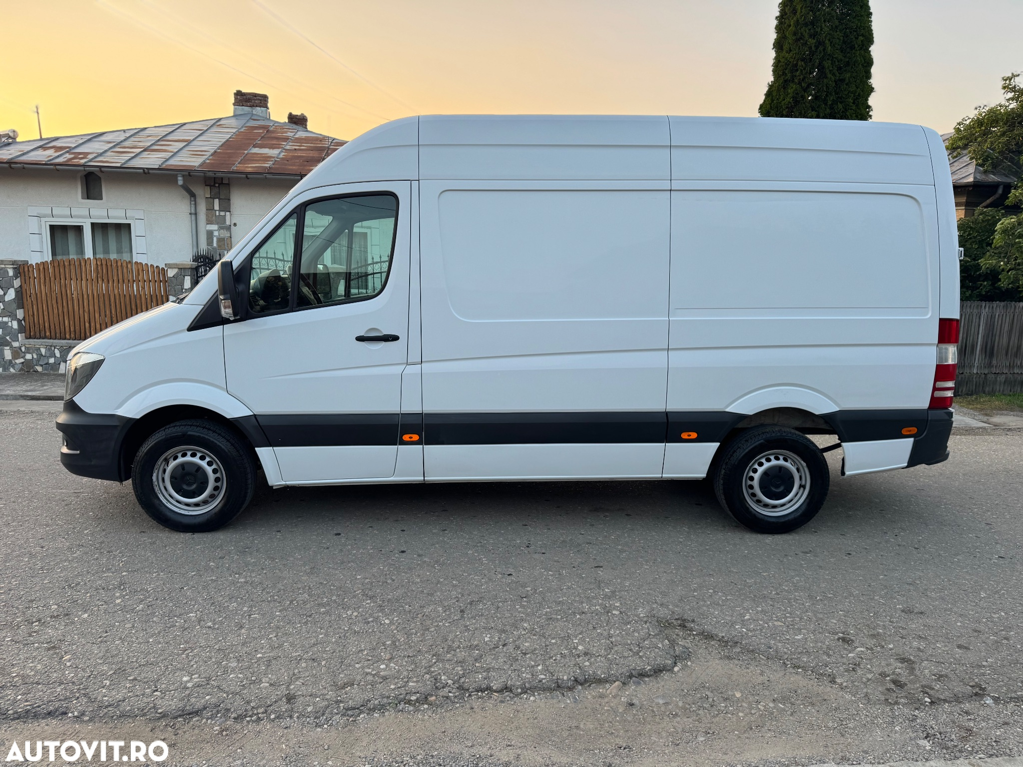 Mercedes-Benz Sprinter - 12