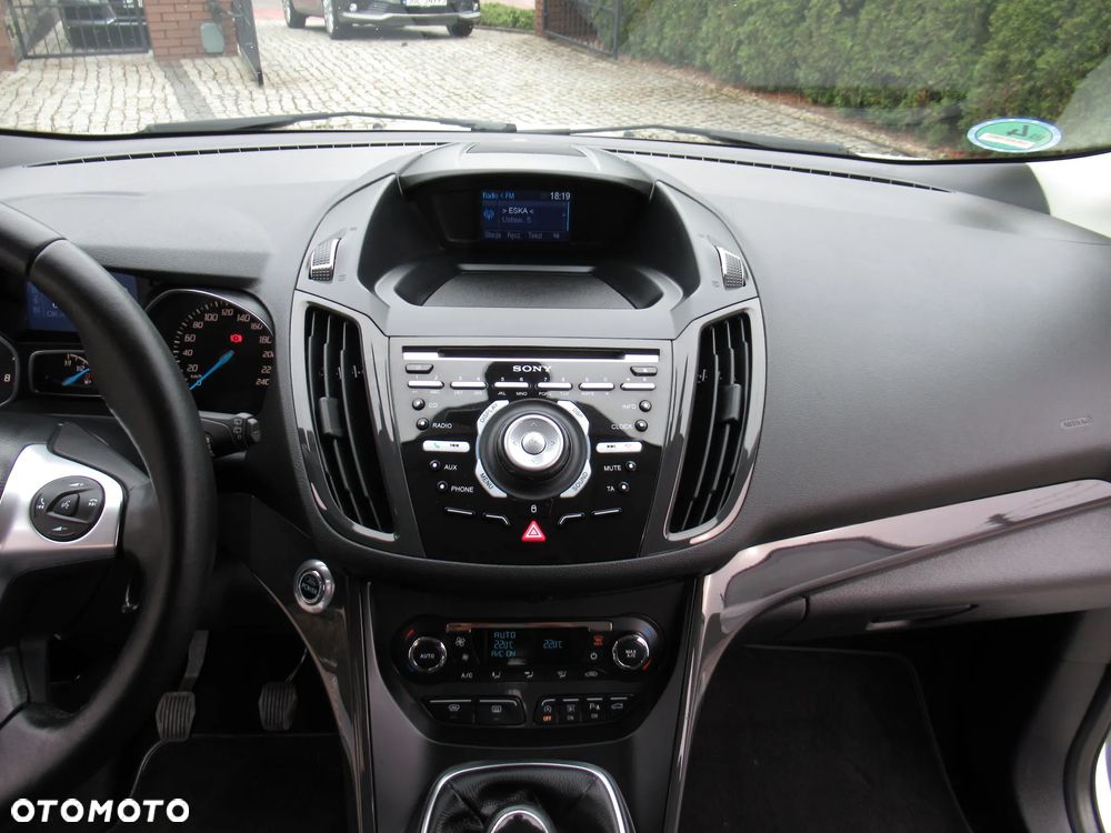 Ford Kuga 1.6 EcoBoost 2x4 Titanium - 6