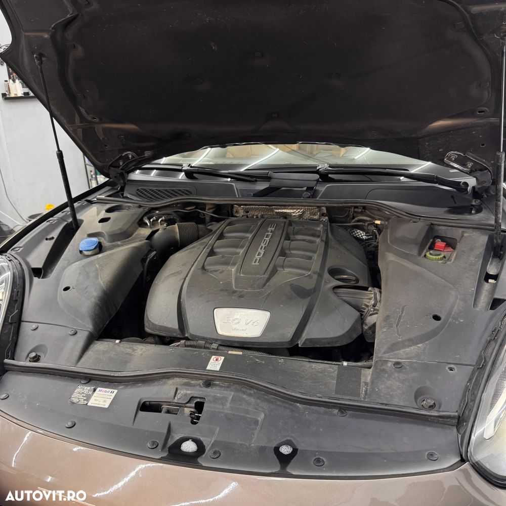 Porsche Cayenne - 22