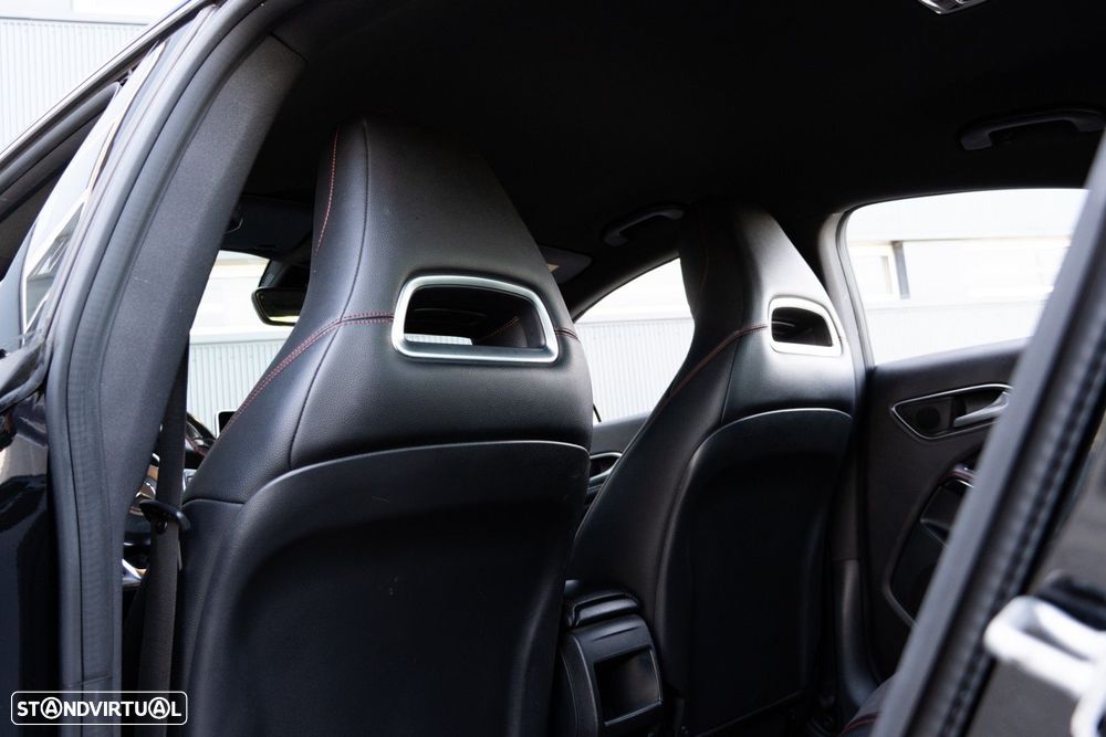 Mercedes-Benz CLA 180 d AMG Line - 33