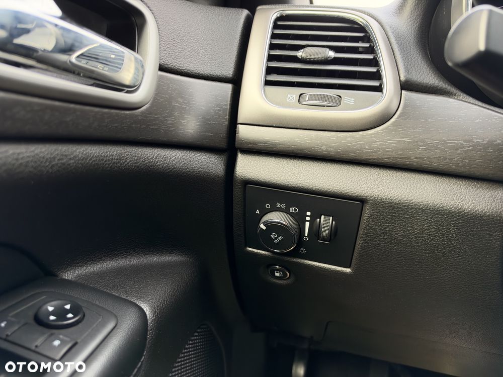 Jeep Grand Cherokee - 12