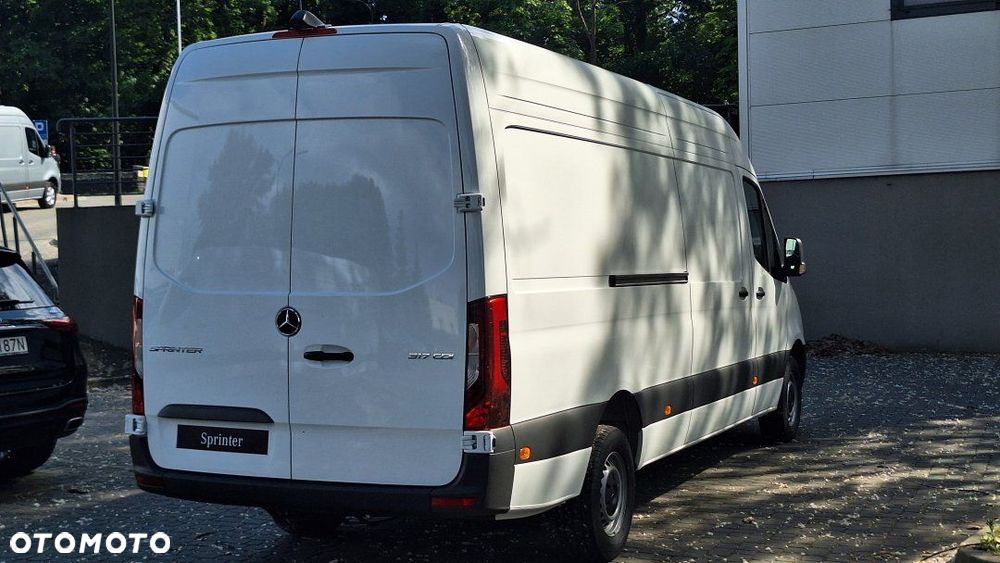 Mercedes-Benz Sprinter - 5