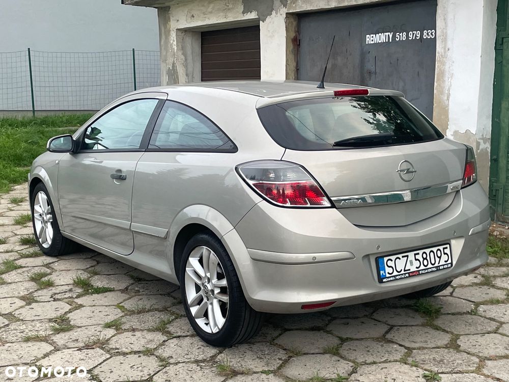 Opel Astra GTC 1.4 Cosmo - 4