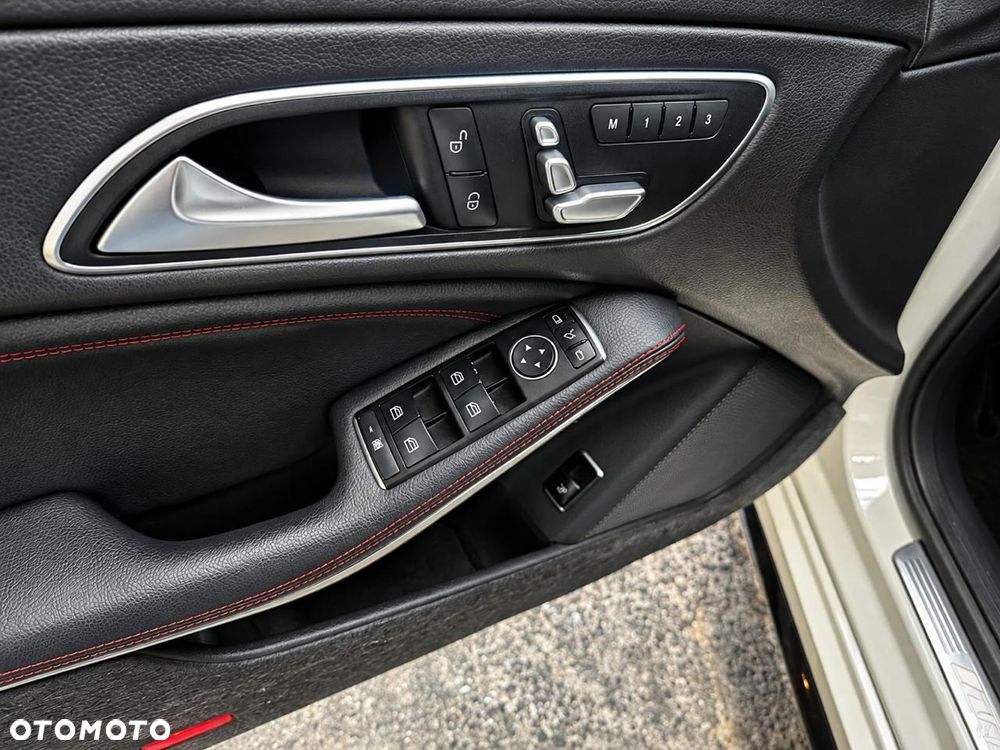 Mercedes-Benz CLA AMG 45 4Matic 7G-DCT - 12