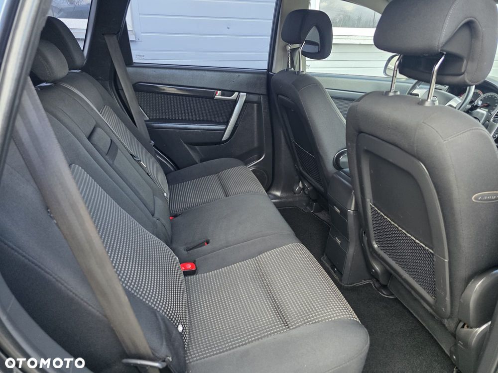 Chevrolet Captiva 2.4 LS 5os - 24