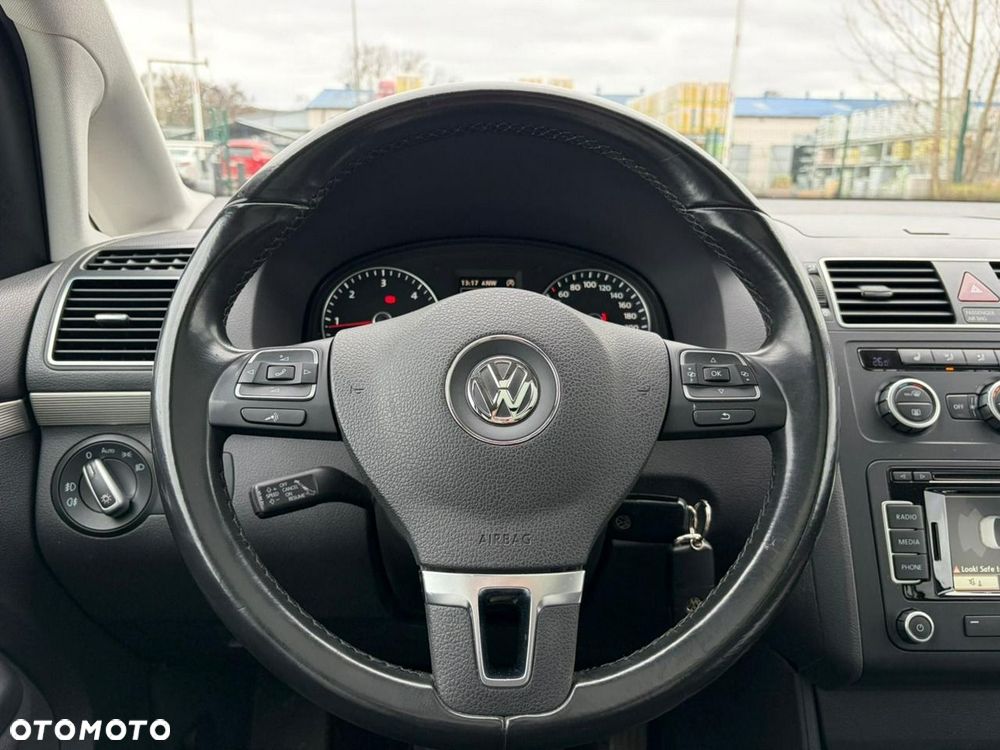 Volkswagen Touran - 10