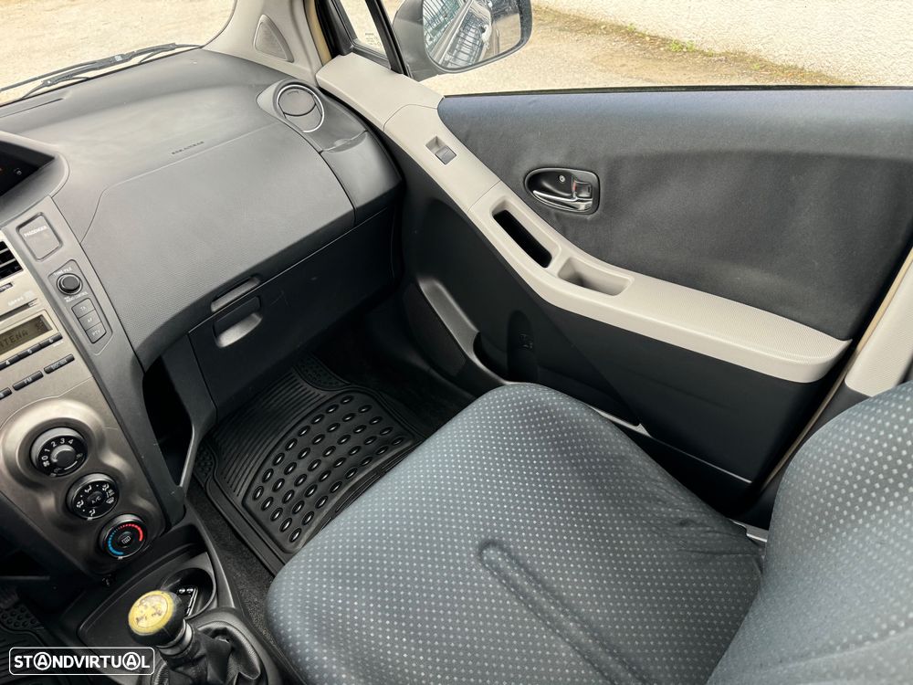 Toyota Yaris 1.4 D-4D Motion - 23