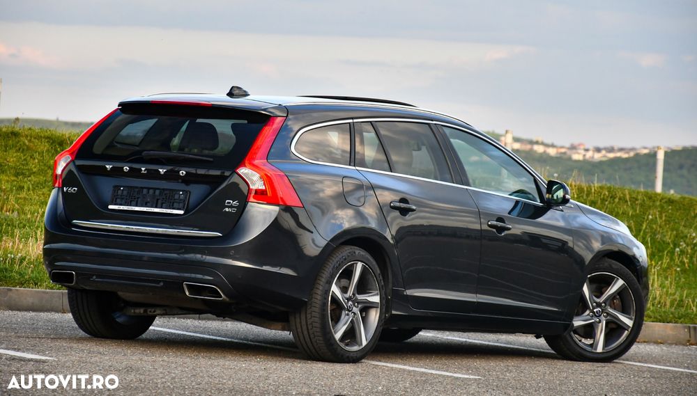 Volvo V60 D6 Plug-In-Hybrid AWD Geartronic Summum - 4