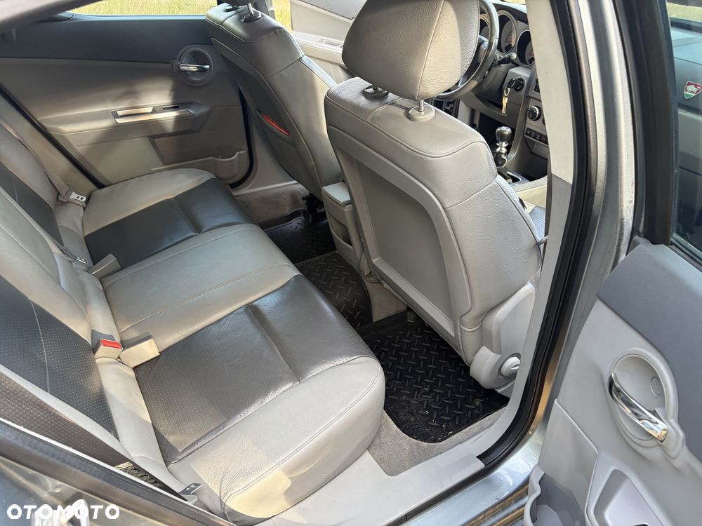 Dodge Avenger - 7
