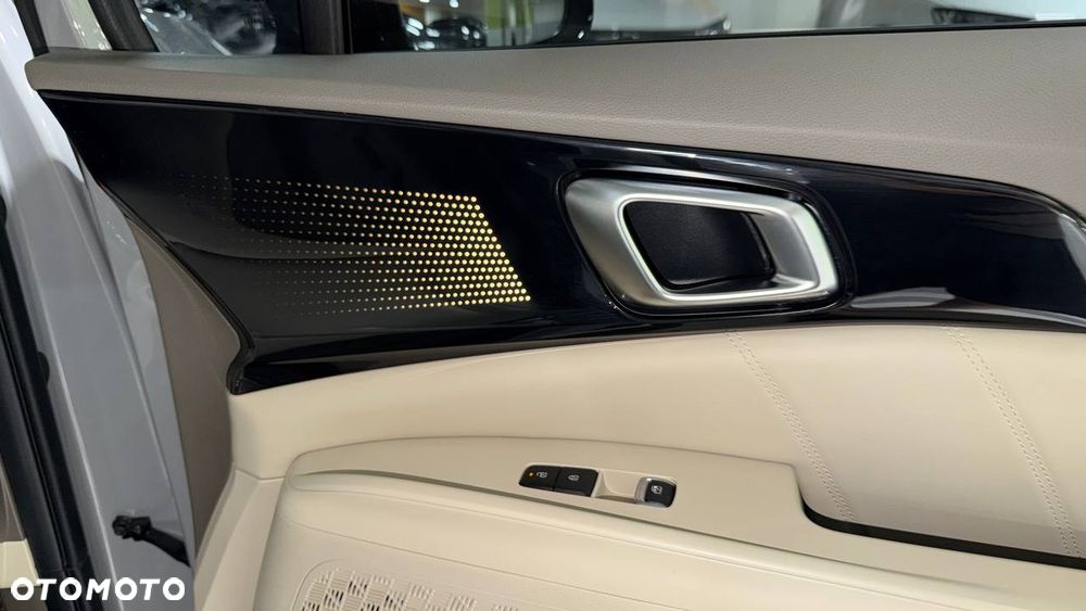 Kia Carnival - 20