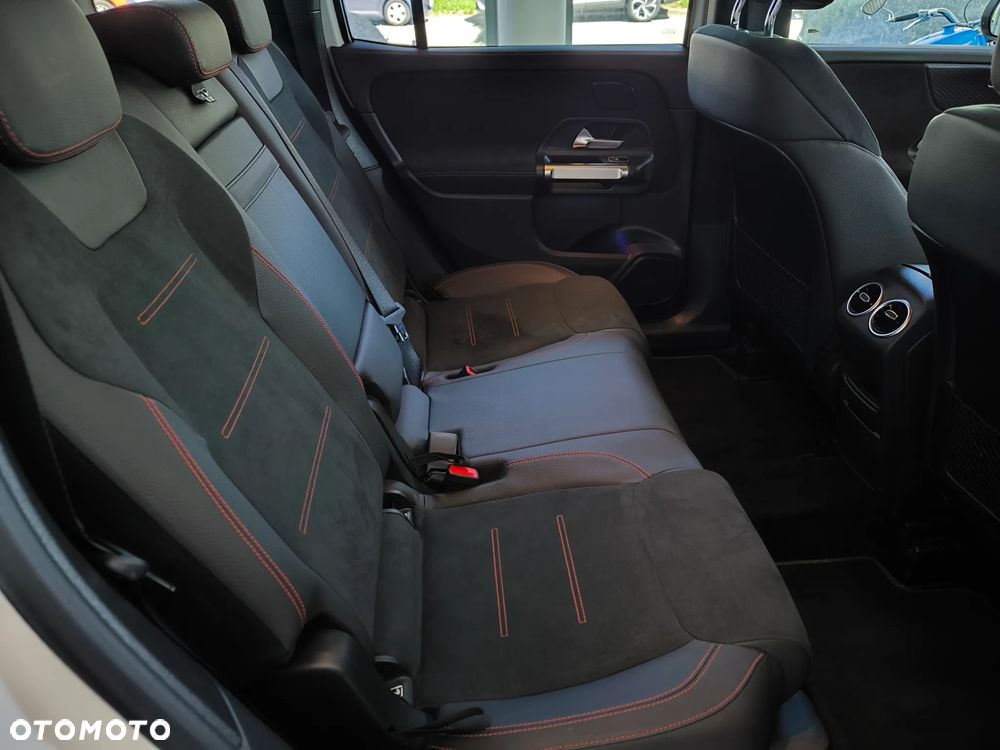 Mercedes-Benz GLB 200 AMG Line 7G-DCT - 17