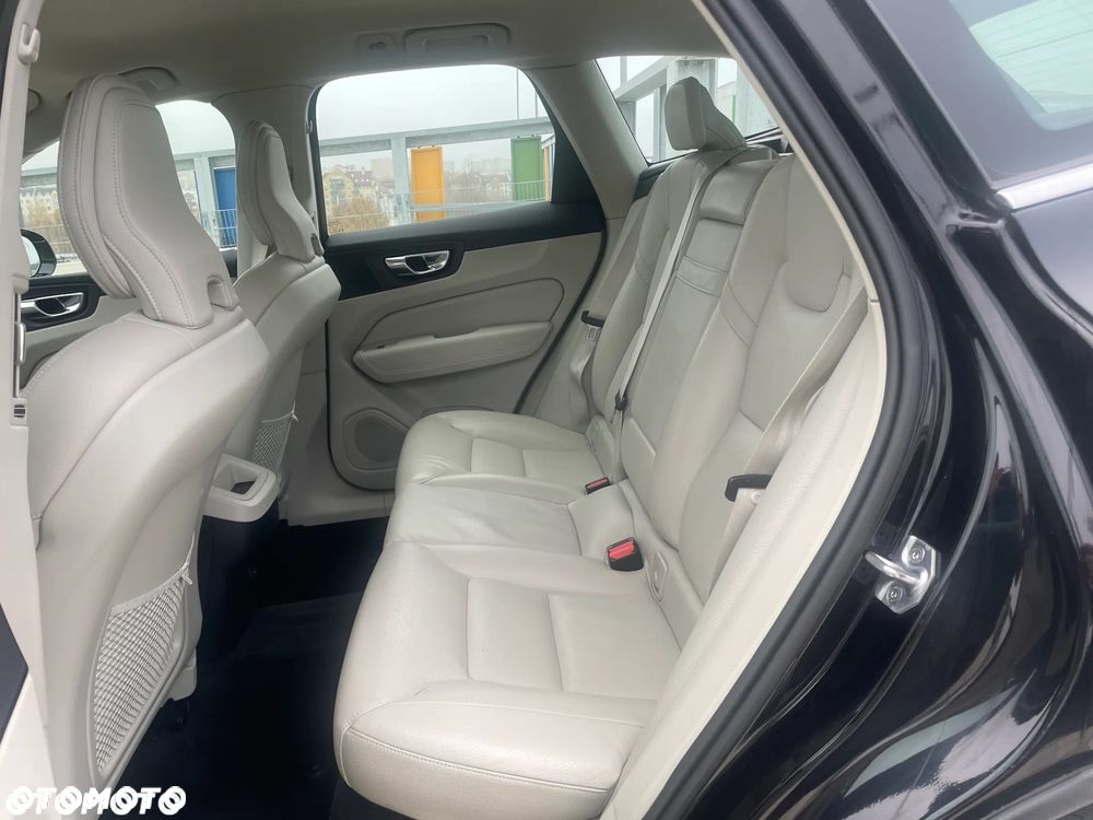 Volvo XC 60 D5 SCR AWD Inscription - 28