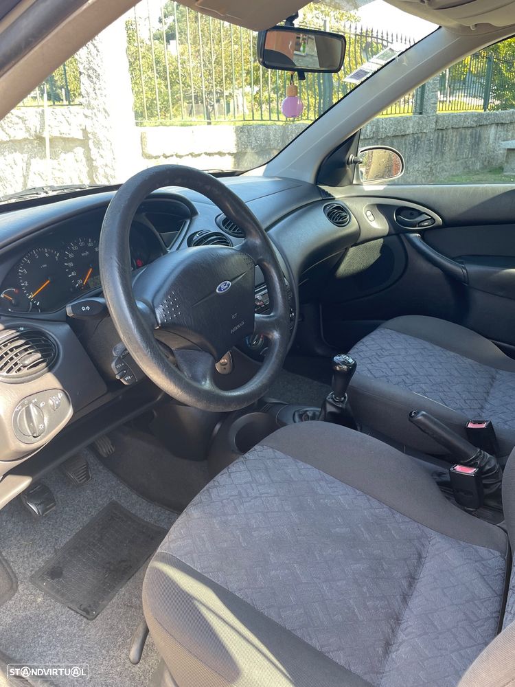 Ford Focus 1.4 Ambiente - 1