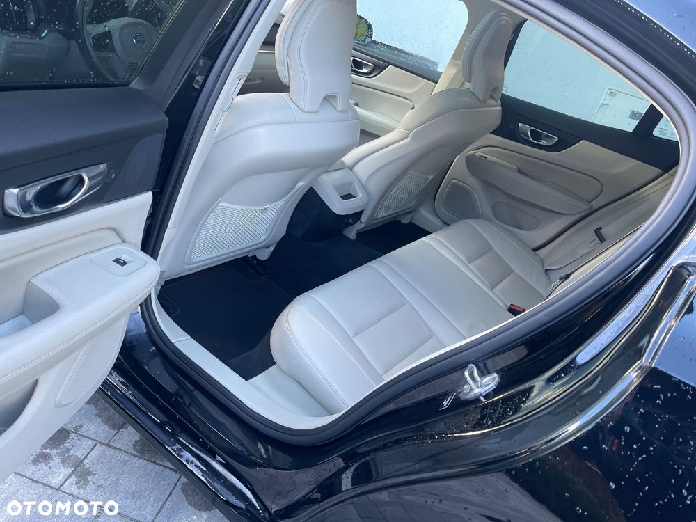 Volvo S60 T5 Momentum Pro - 10