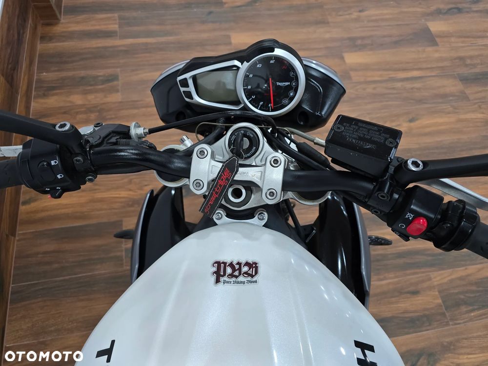 Triumph Street Triple - 28