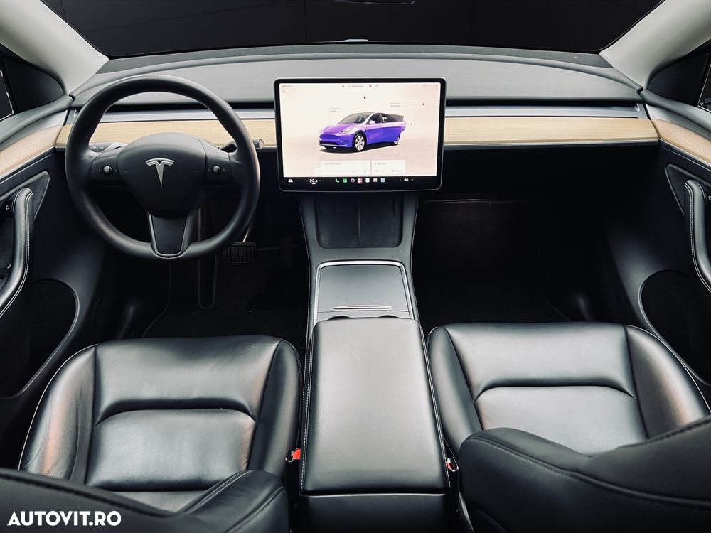 Tesla Model Y - 11