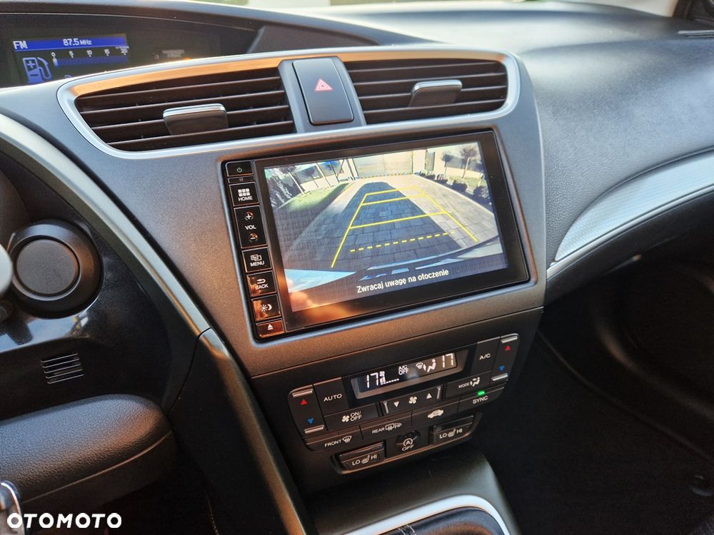 Honda Civic 1.8 i-VTEC Executive Black Edition - 32