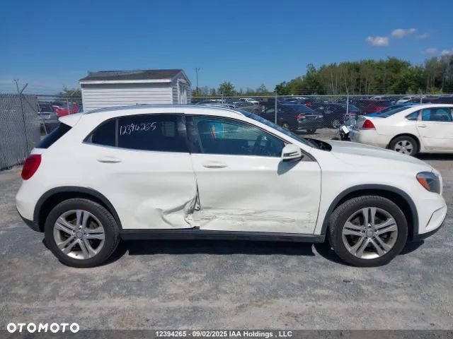 Mercedes-Benz GLA 250 4Matic 7G-DCT - 13