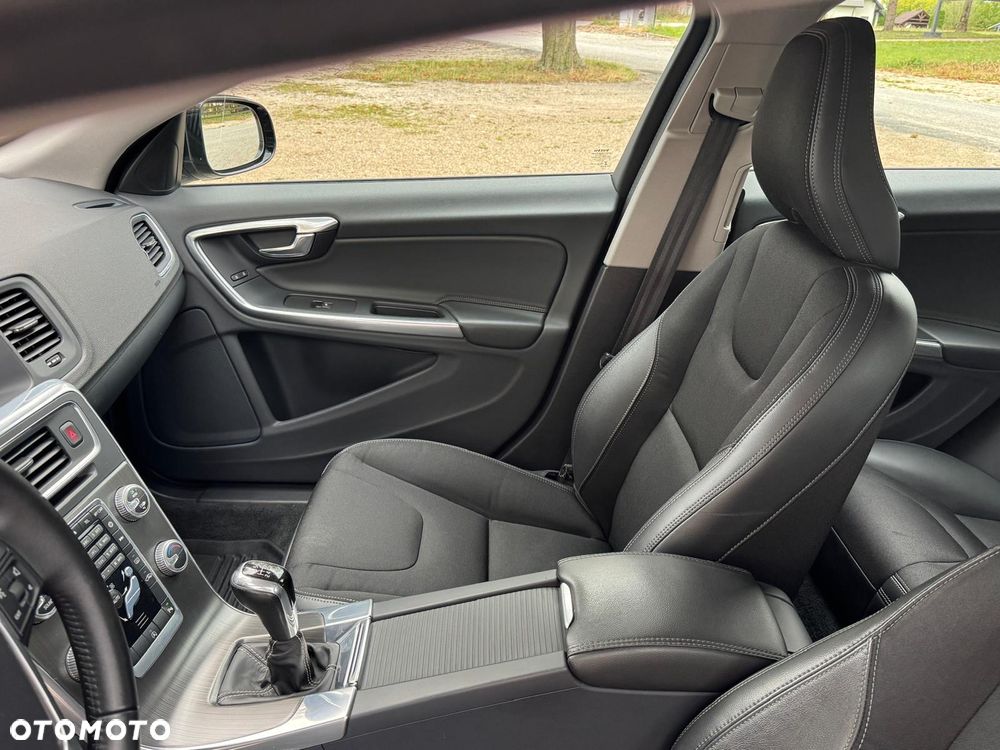 Volvo V60 Cross Country D3 Drive-E Momentum - 33