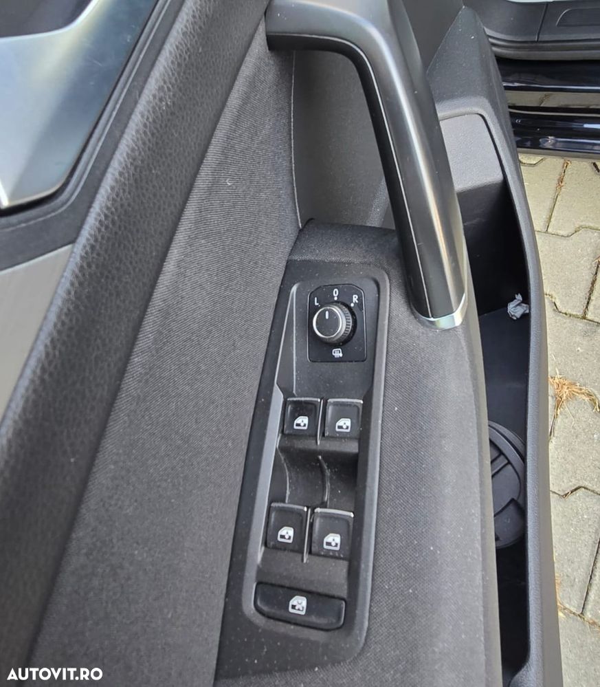 Volkswagen Touran 2.0 TDI DSG Highline - 9