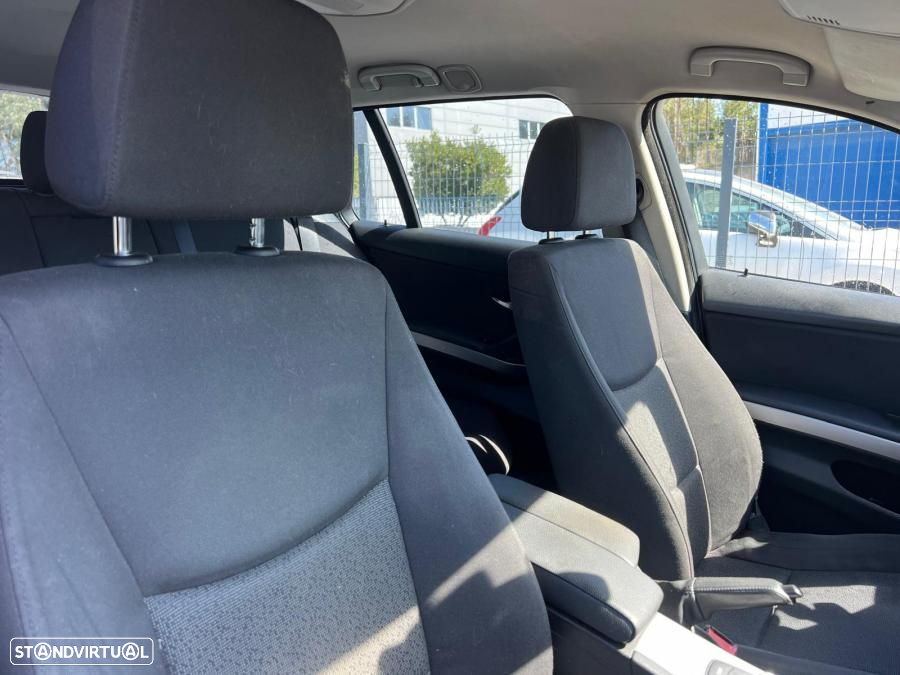 BMW 320 d Touring - 8