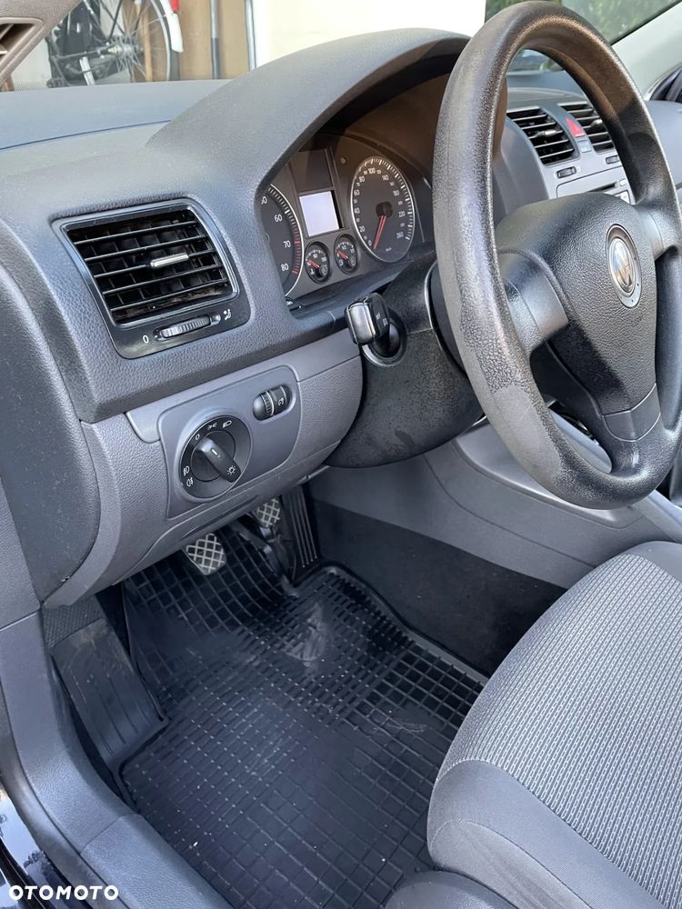 Volkswagen Jetta 1.6 FSI Trendline - 12