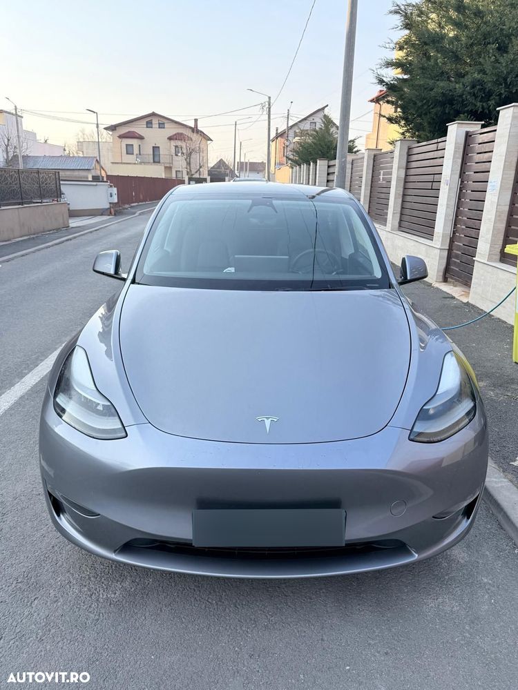 Tesla Model Y - 1