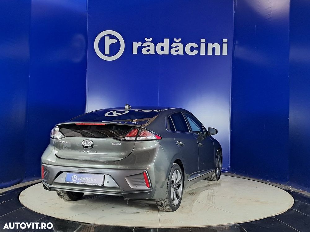 Hyundai IONIQ - 7