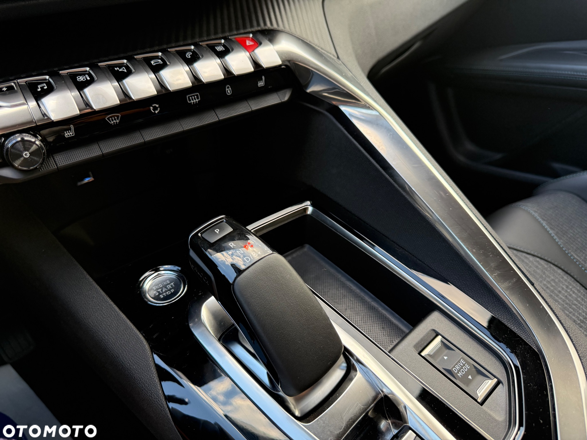 Peugeot 3008 1.6 PureTech HYbrid Allure S&S EAT8 - 17