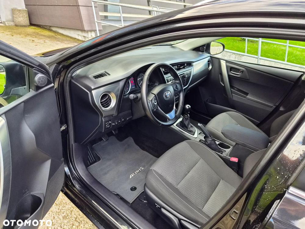 Toyota Auris 1.6 Premium - 23