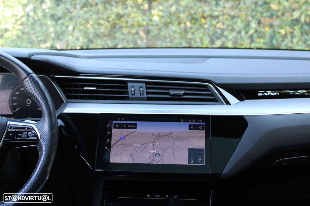 Audi Q8 e-Tron 50 quattro S line - 36