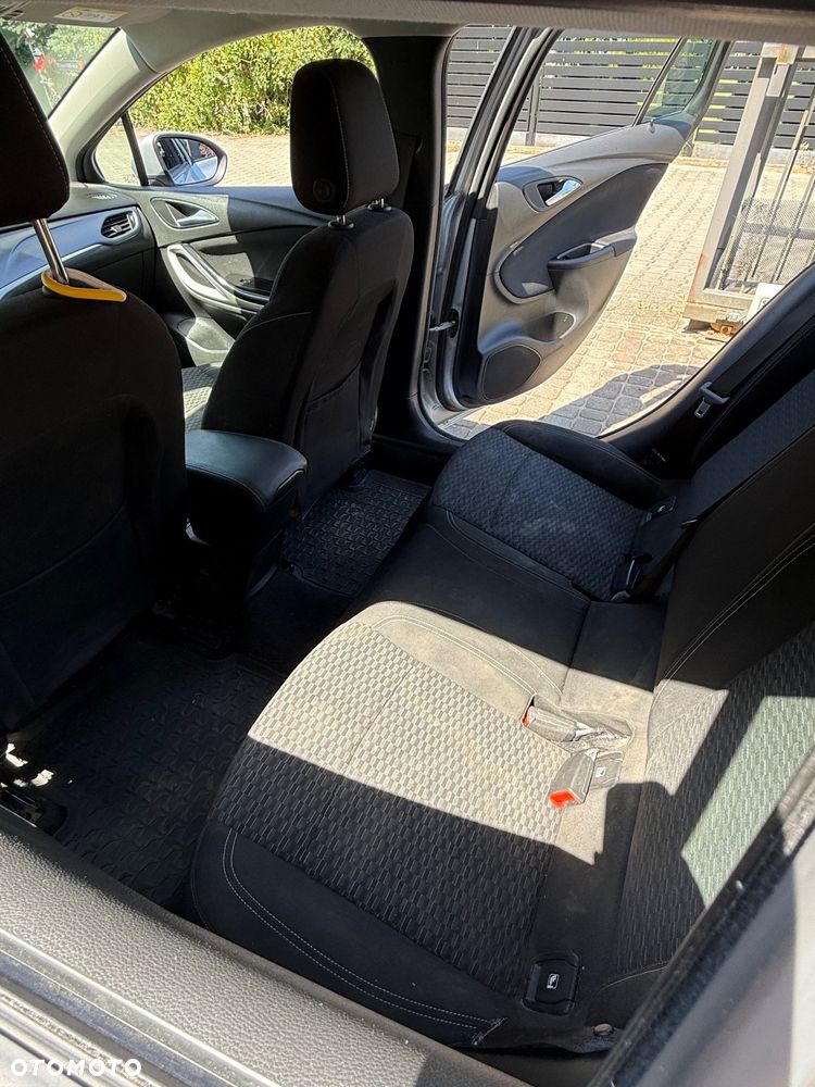 Opel Astra 1.6 CDTI Sport - 11