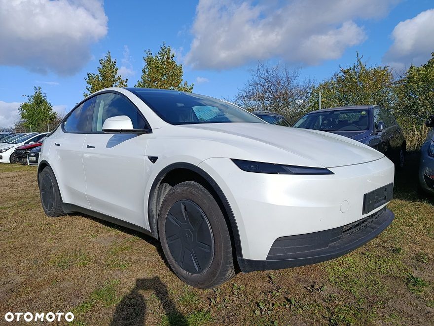 Tesla Model Y - 1