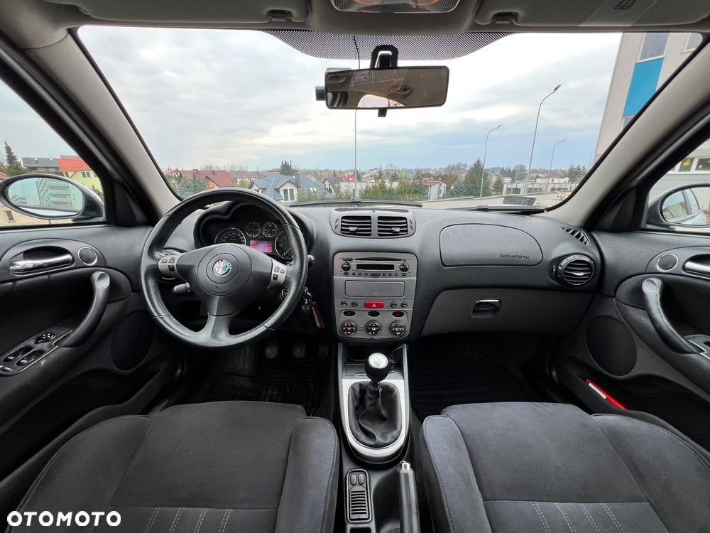 Alfa Romeo 147 1.9 JTD 16V Distinctive - 7