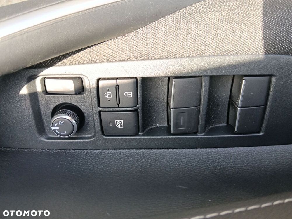 Toyota Corolla 1.8 Hybrid Comfort - 17