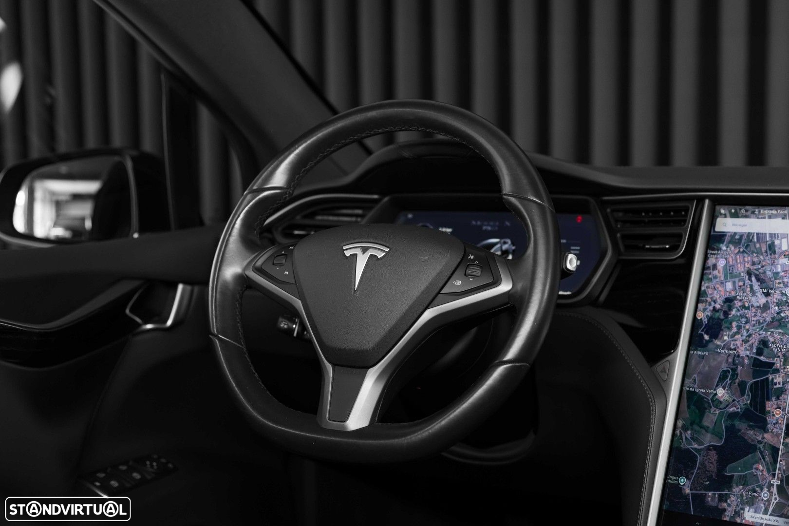 Tesla Model X 75D - 13