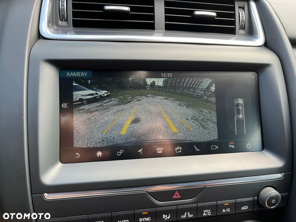 Jaguar E-Pace 2.0 i4D AWD R-Dynamic - 27