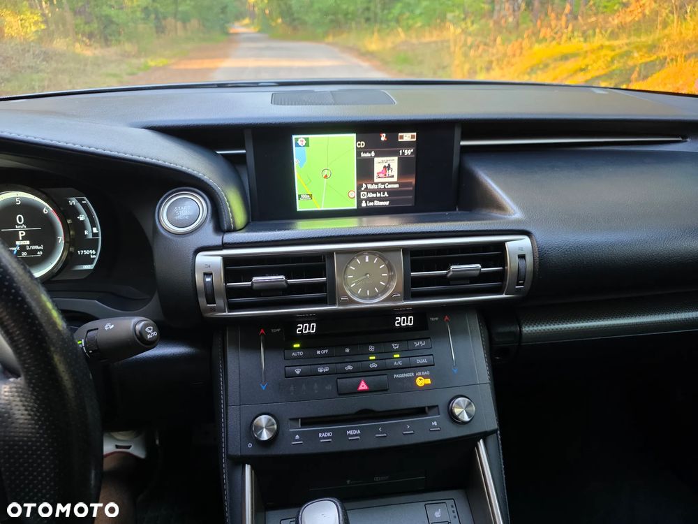 Lexus IS 200t Sport Line - 31