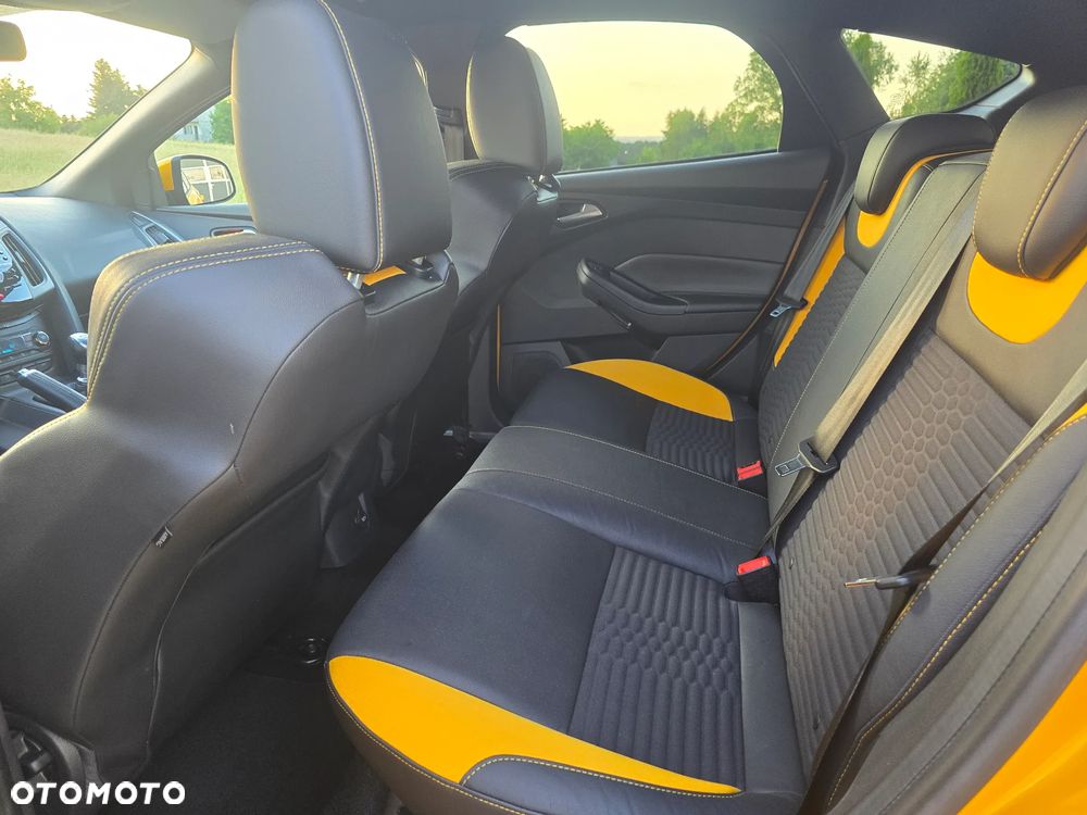 Ford Focus 2.0 EcoBoost ST - 27