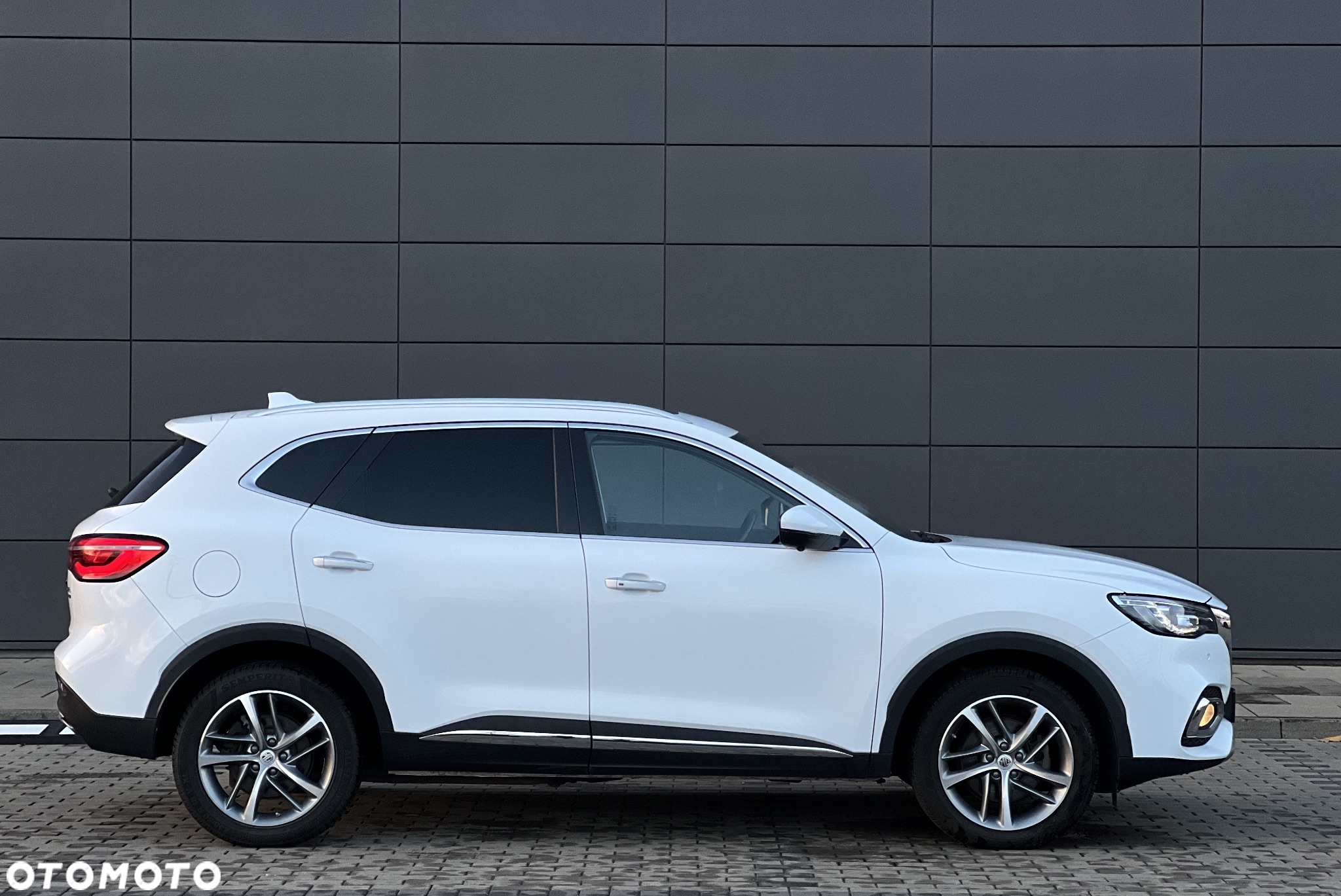 MG EHS 1.5T-GDI PHEV Luxury - 11