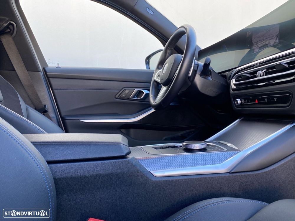 BMW 320 d Touring Pack Desportivo M Auto - 12